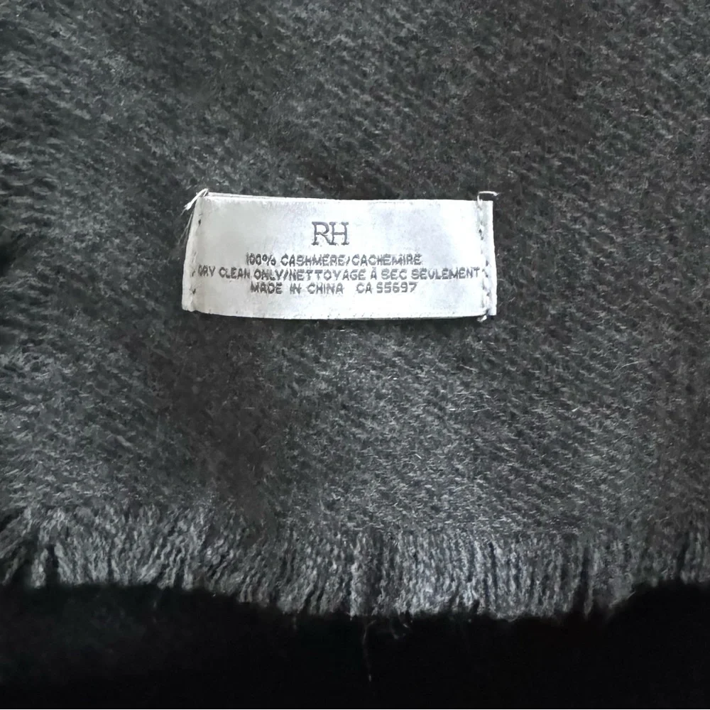 RH 100%CASHMERE Elegant TWO-SIDED Throw/Blanket Black & Gray, size 80“x96“, NWT